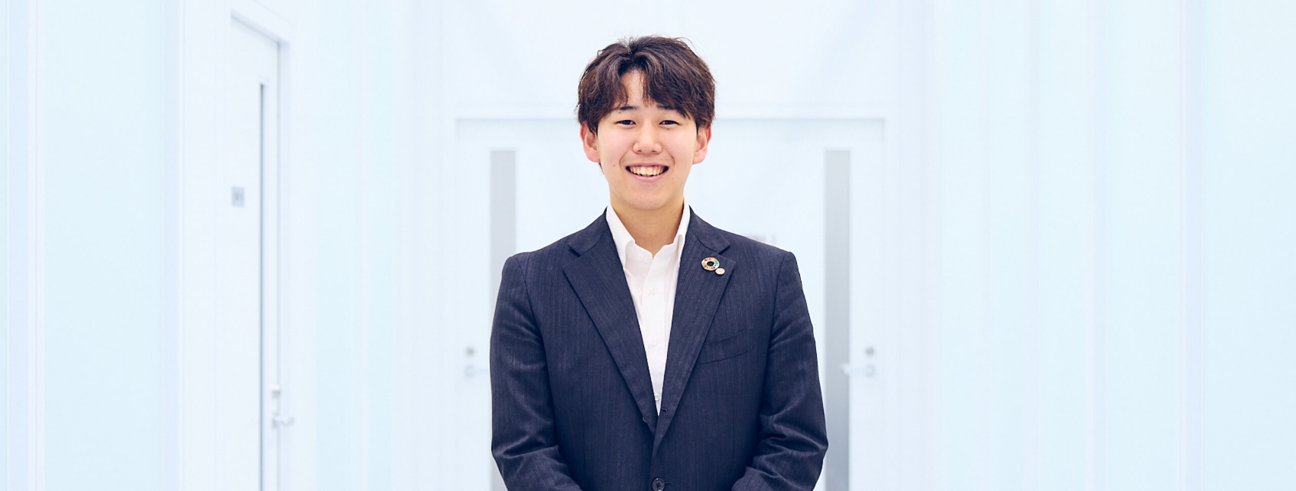 スタッフ02メインビジュアル