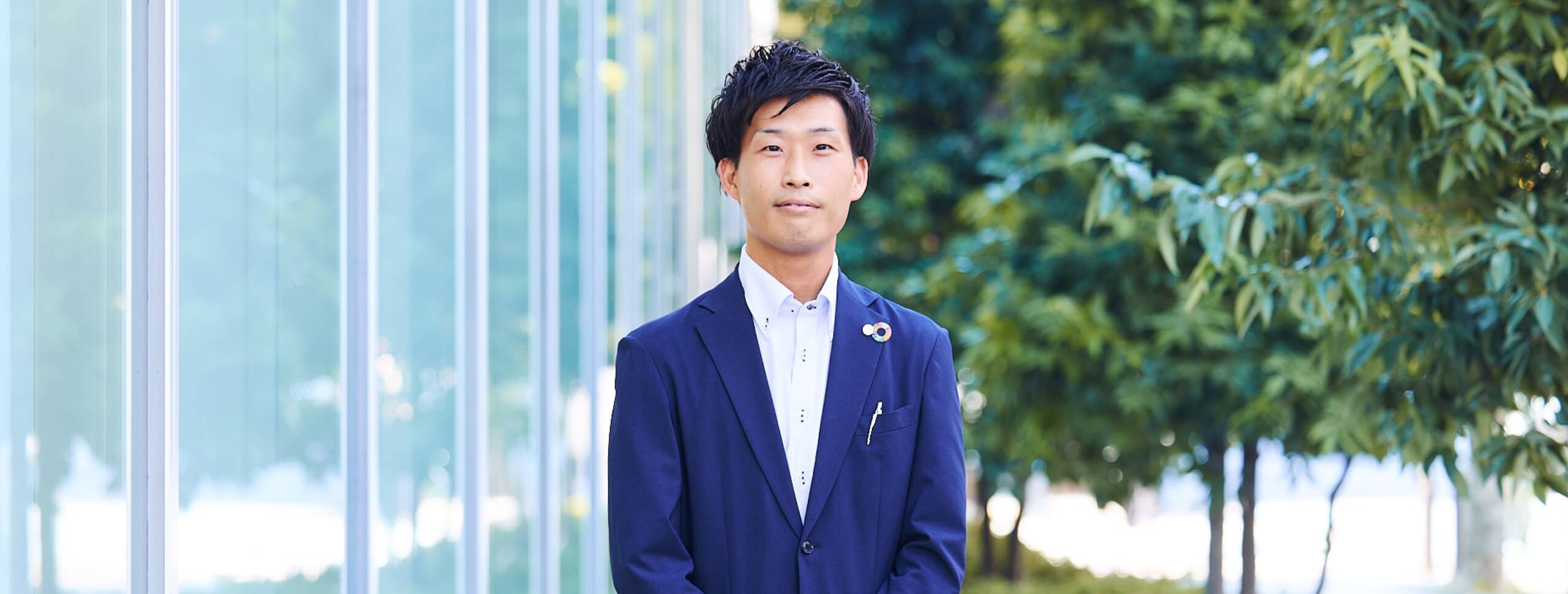 スタッフ02メインビジュアル